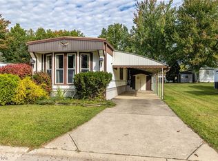 16 Sycamore Dr, Olmsted Falls, OH