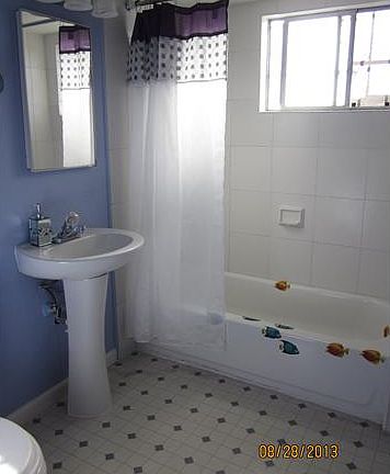 5th image of 450 Woodlawn Ave APT A