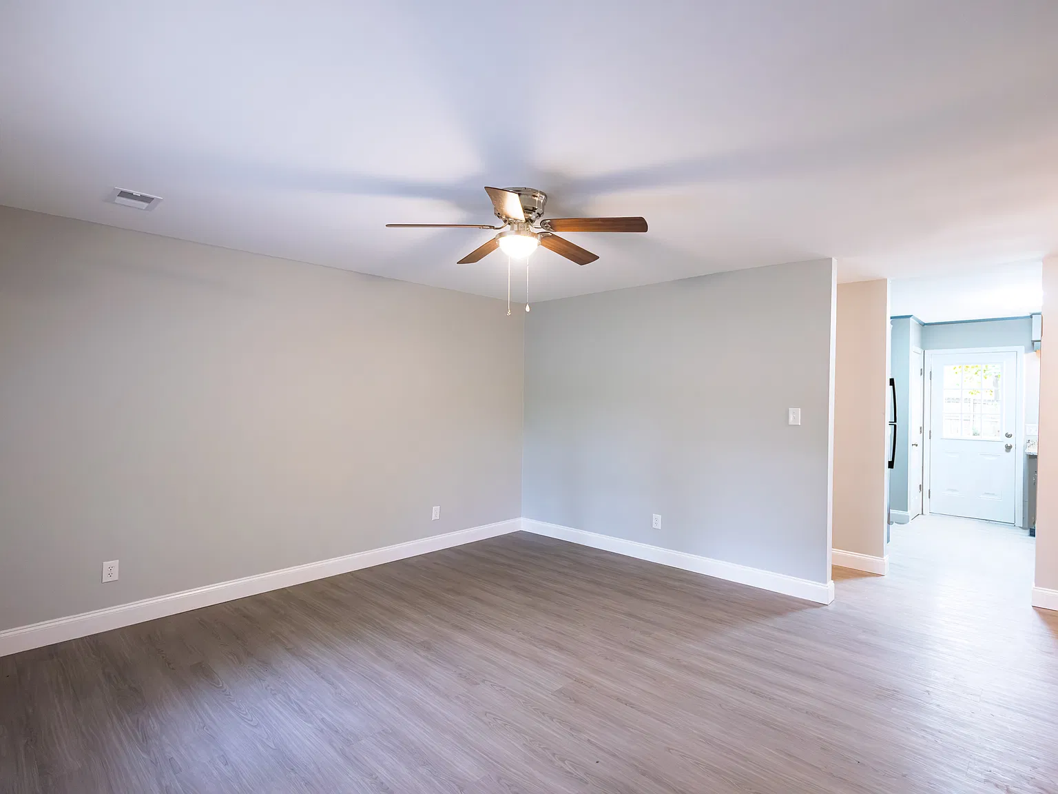 2 bed, 900 sqft, $1,100 — Photo 4
