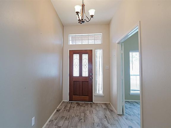 3rd image of 21579 Kings Bend Dr
