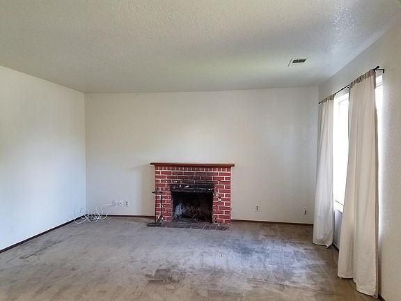 3rd image of 760 Manx Ave