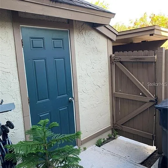 913 Buck Ct — Photo 3