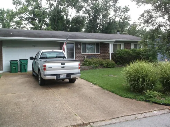 1404 Sugar Tree Ln, Pacific, MO 63069
