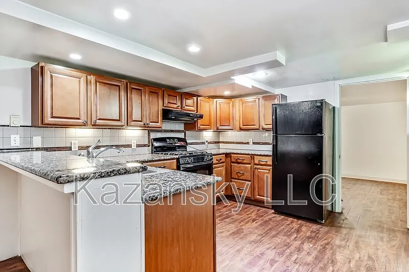 1 bed, 1.0 bath, $925 — Photo 4