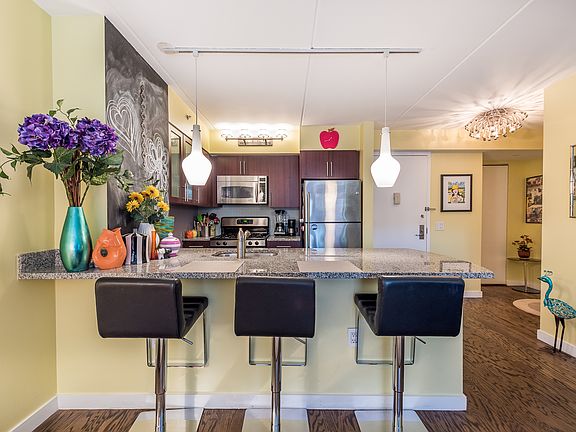 3rd image of 555 W 23rd St APT N3p