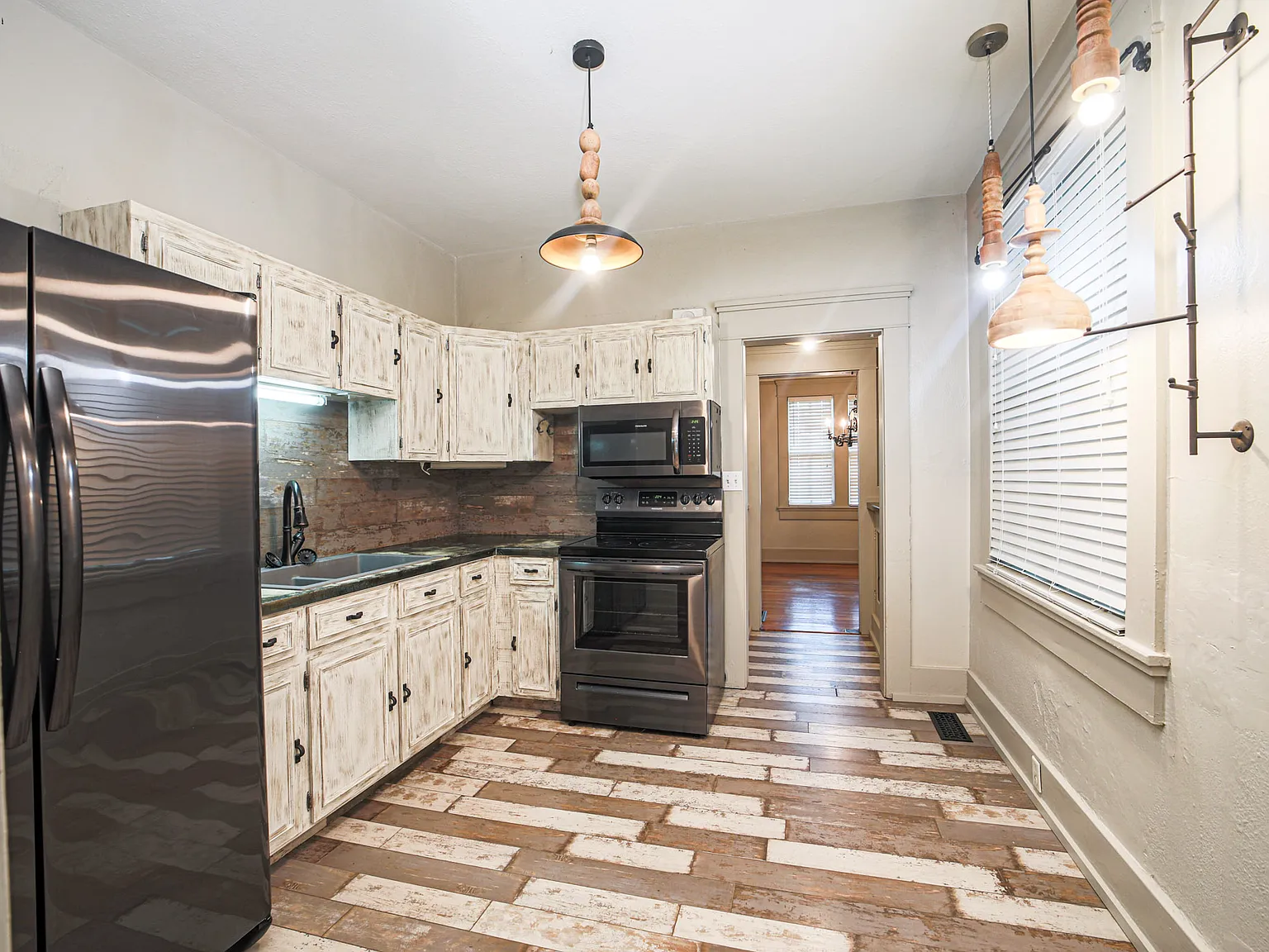 2 bed, 1400 sqft, $1,200 — Photo 3