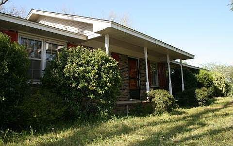 2nd image of 190 Forest Hill Rd