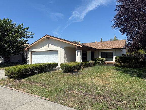 3rd image of 2766 Applewood Dr