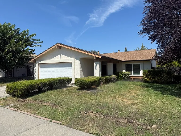 2766 Applewood Dr — Photo 3