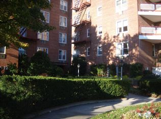 15105 Cross Island Pkwy, Flushing, NY 11357