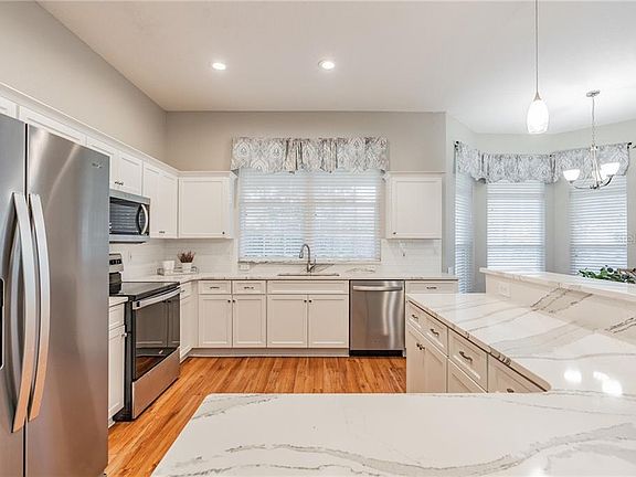 5th image of 9325 Deer Creek Dr