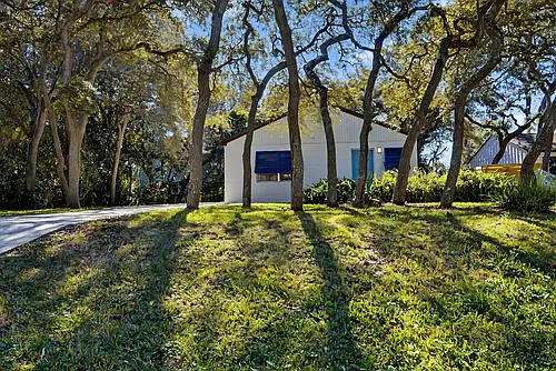 235 Boulevard Photo 1