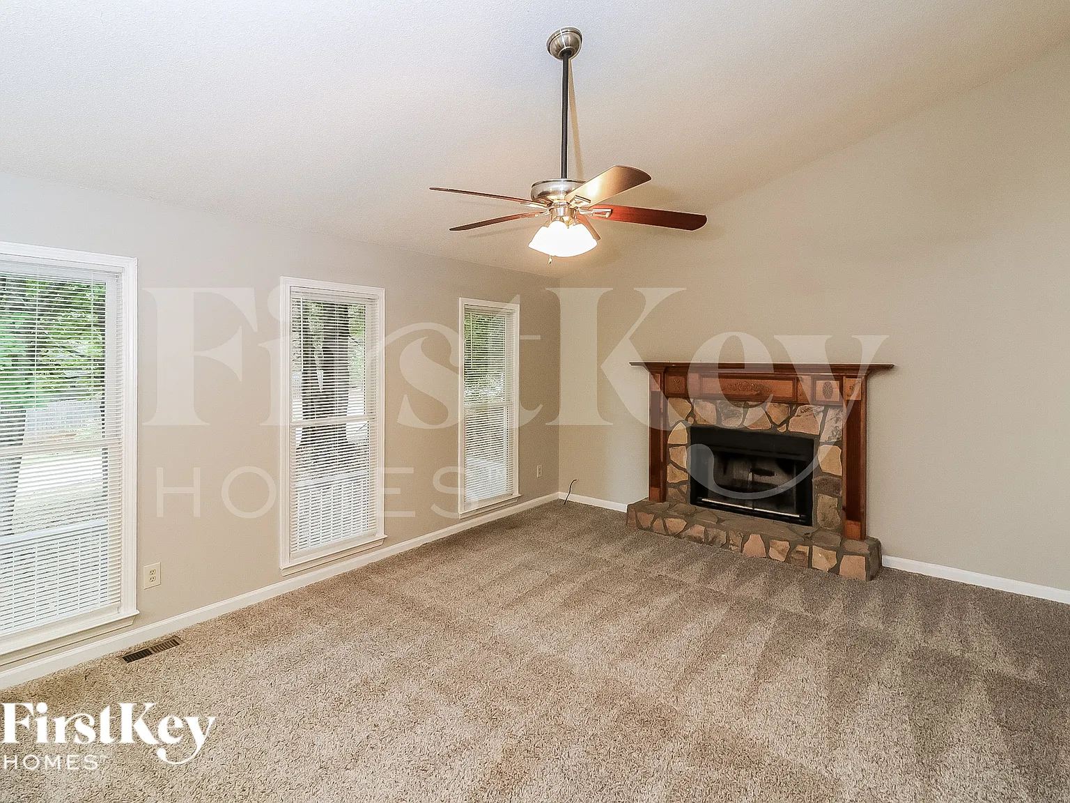 4 bed, 2.0 bath, 1393 sqft, $2,255 — Photo 3
