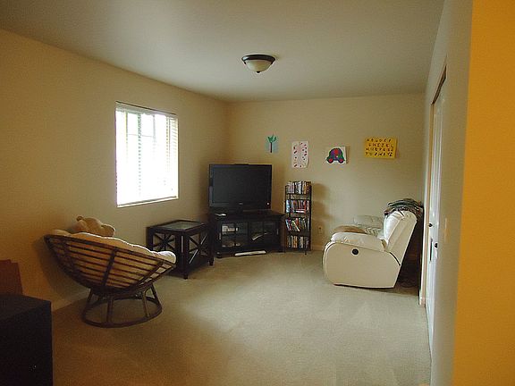 2nd image of 1906 Kelowna Pl SE