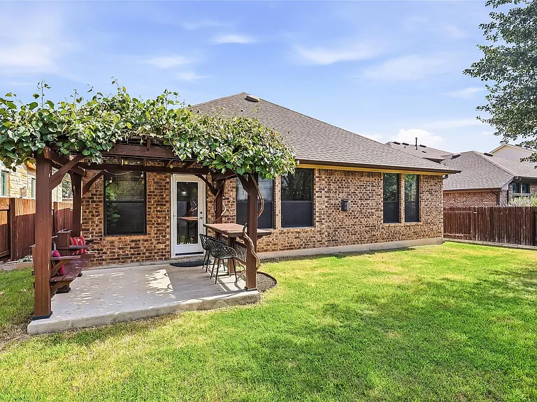 5501 Allamanda Dr — Photo 24