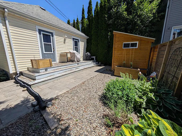 342 Mack St — Photo 22