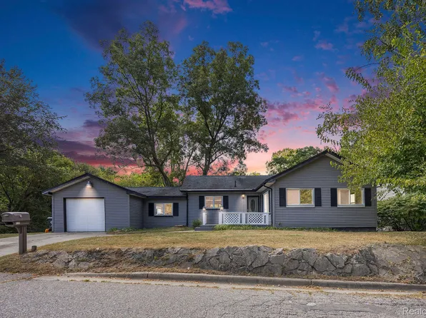 636 Sherry Dr, Lake Orion, MI 48362
