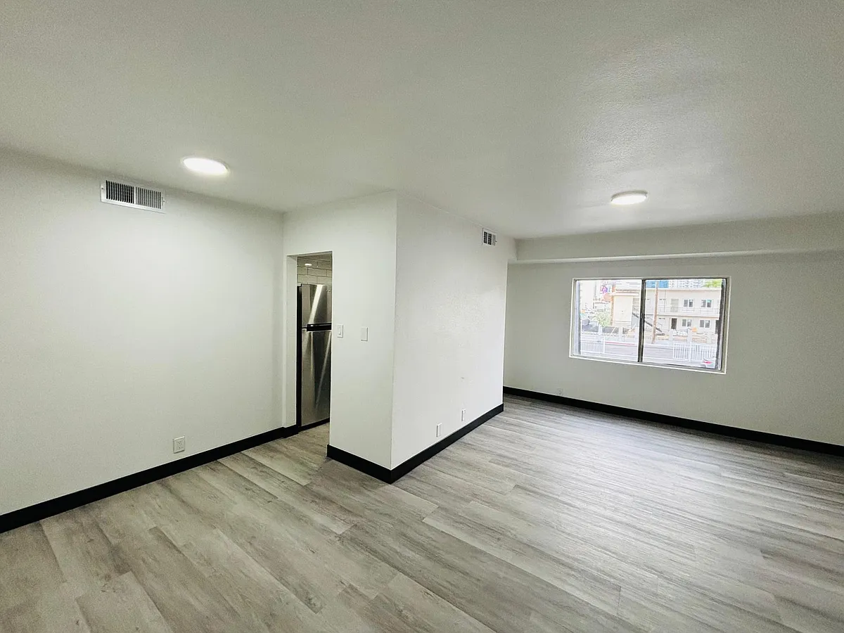 Building Photo - 1922 Fairfield Ave #211