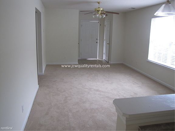 Living Area/Dining Area