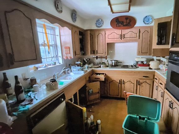5th image of 9623 Meadowland Dr