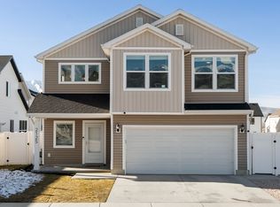 2125 S Creekside Dr, Wellsville, UT 84339