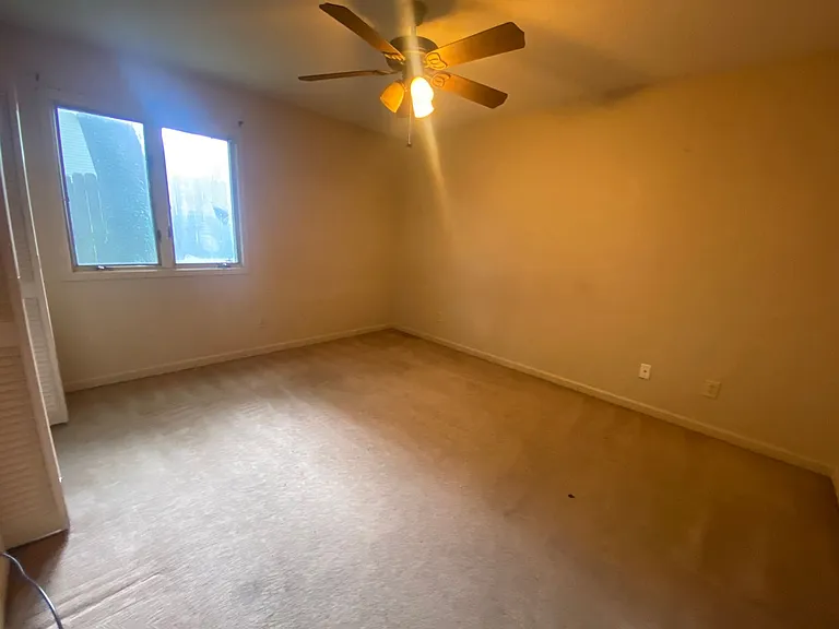 425 Steele Ave — Photo 2