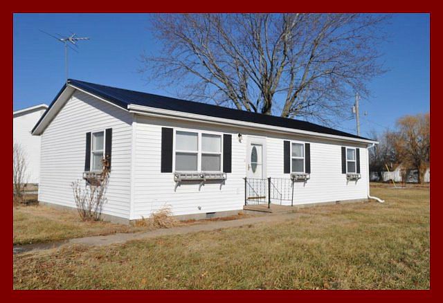 1st image of 406 1st Millard St