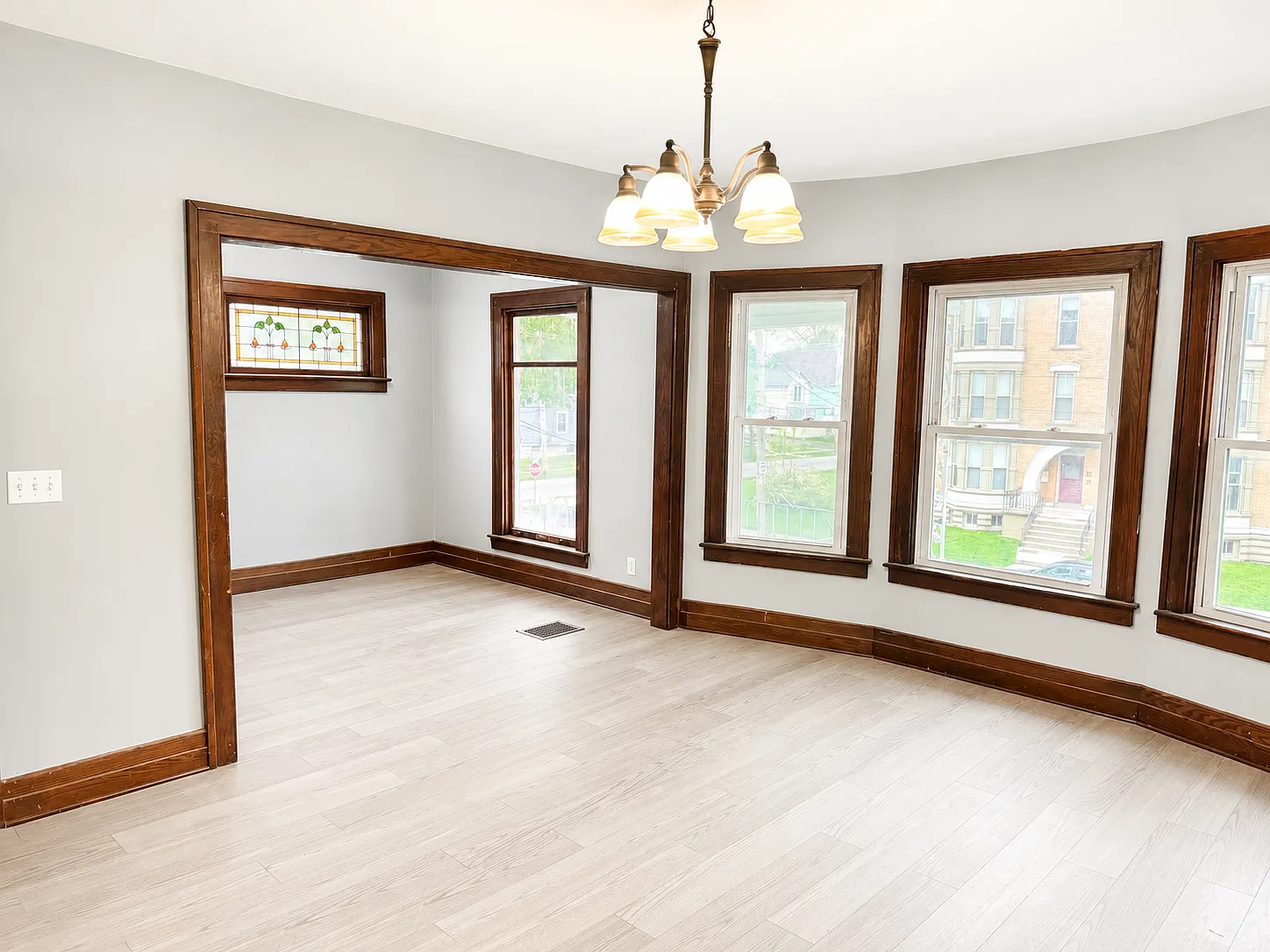 3 bed, 1.5 bath, 1200 sqft, $2,000 — Photo 2
