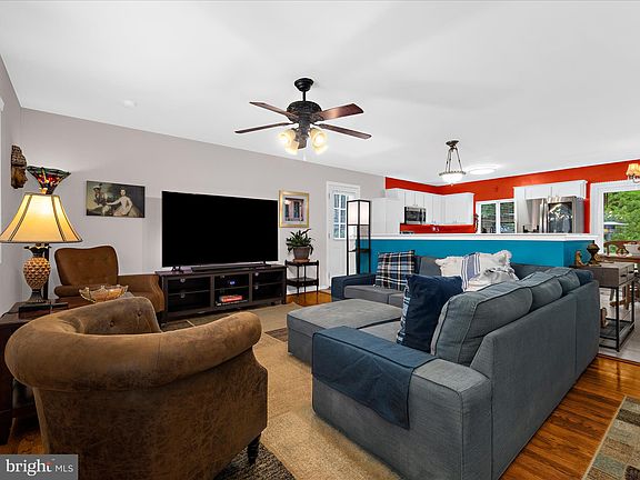 5th image of 411 Arbor Dr