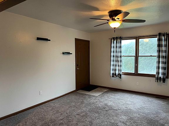 2nd image of 1115C Court Ln