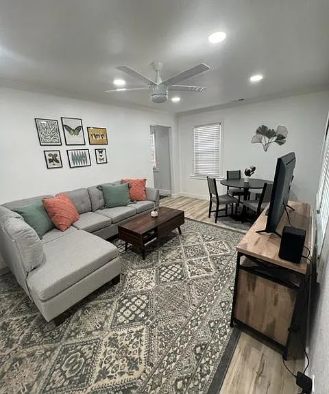 916 Poplar Ave — Photo 4