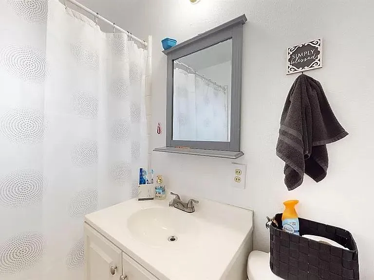 614 Leon Ave #B — Photo 6