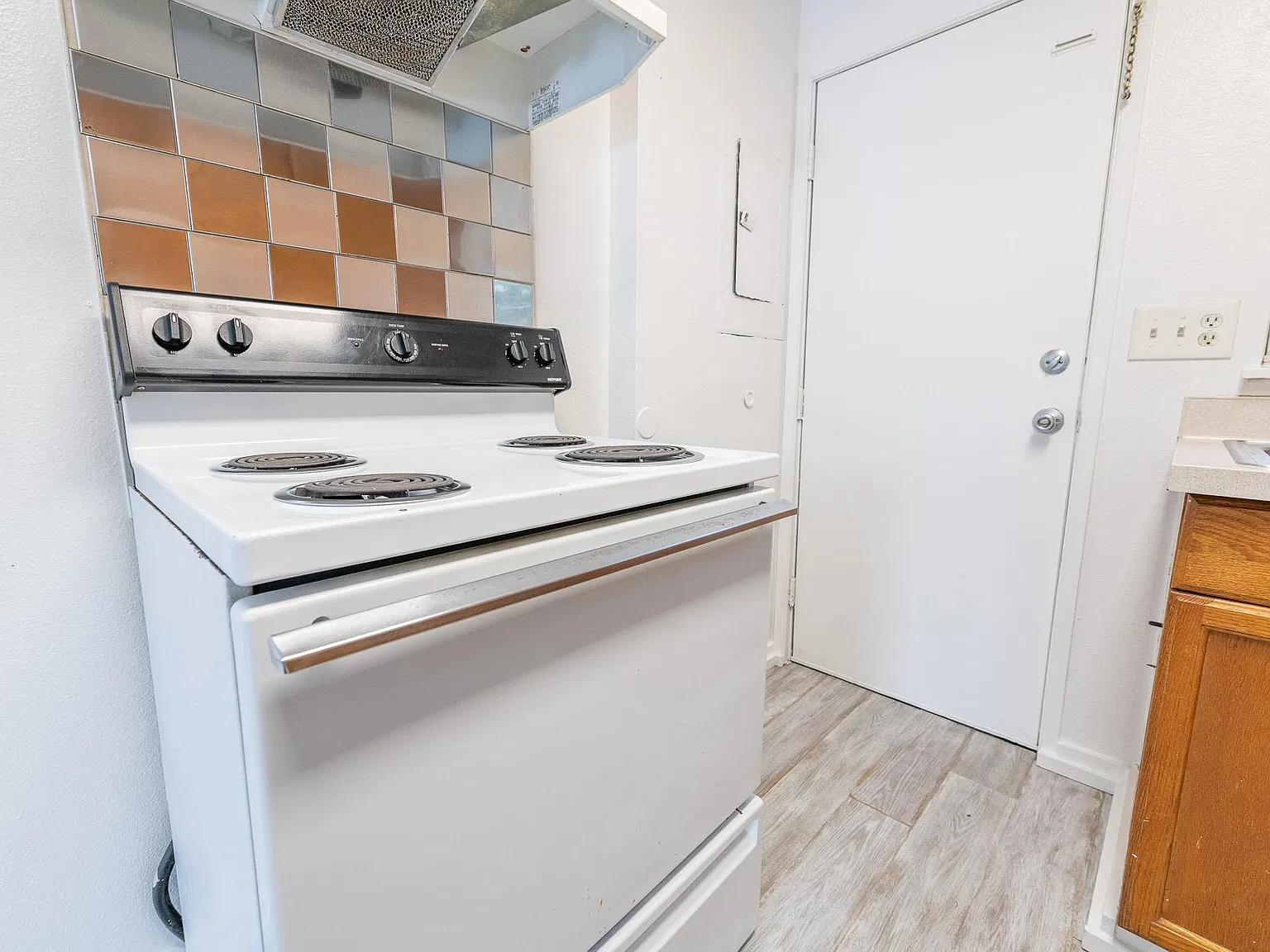 1 bed, 600 sqft, $1,095 — Photo 1