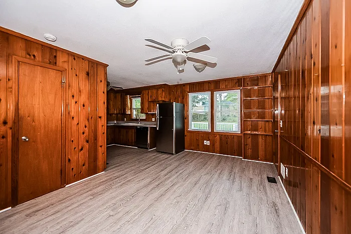 21 Newport Dr — Photo 3