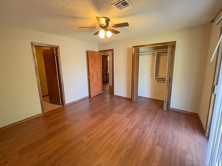1303 N Fretz Ave — Photo 23
