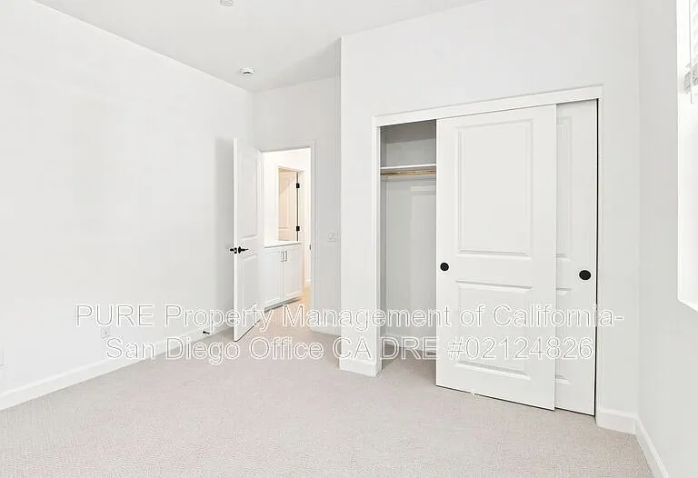 390 Baker St — Photo 18