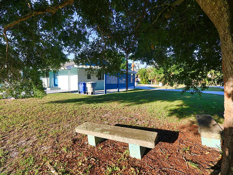 20th Ave — Photo 17
