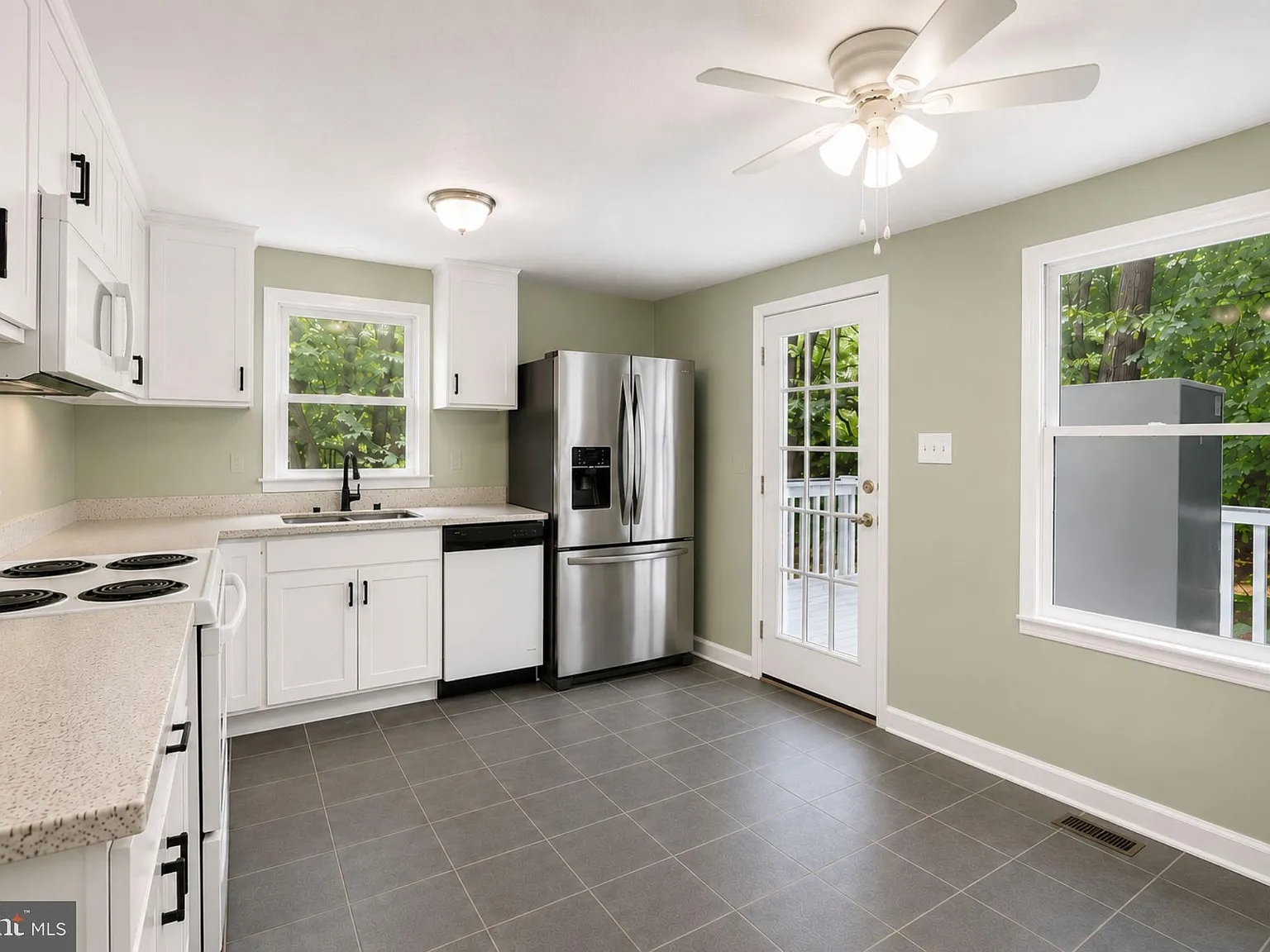 2 bed, 2.0 bath, 1296 sqft, $3,200 — Photo 2