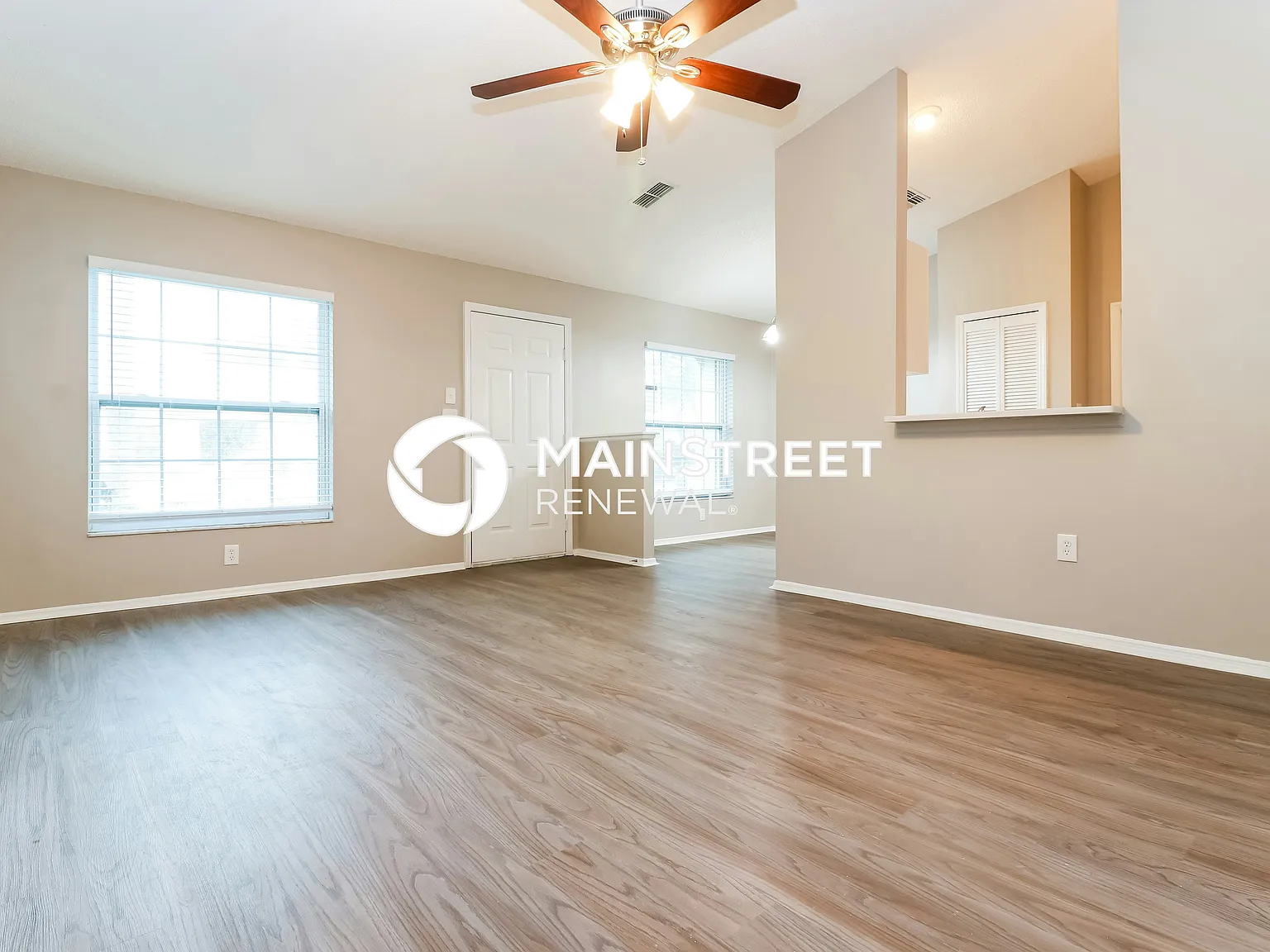 10927 Livingston Dr — Photo 3