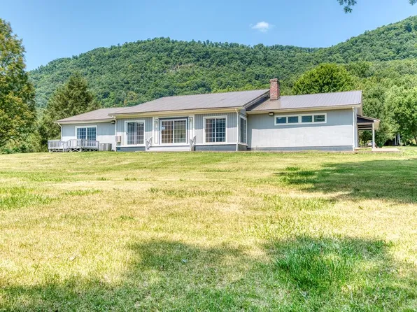 3511 Sunray Ln, Big Stone Gap, VA 24219