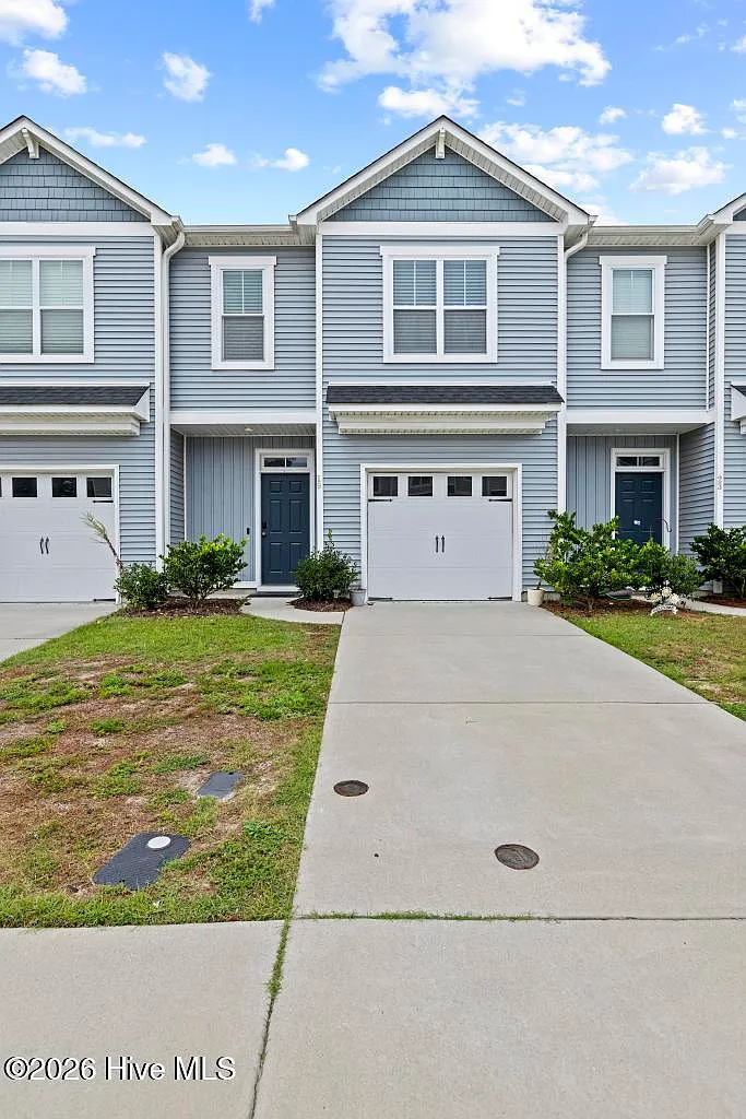3 bed, 2.5 bath, $1,850 — Photo 2