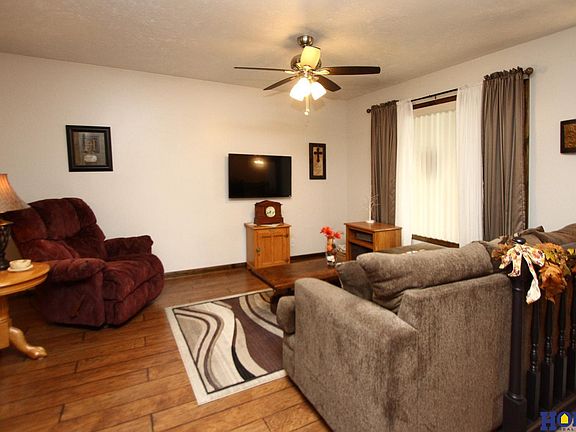 3rd image of 5840 Oakridge Dr