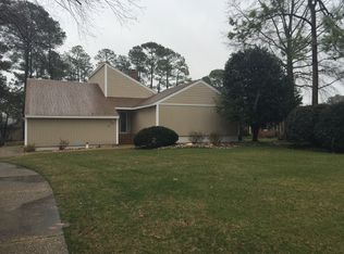 31 Pine Cone Dr, Hampton, VA 23669