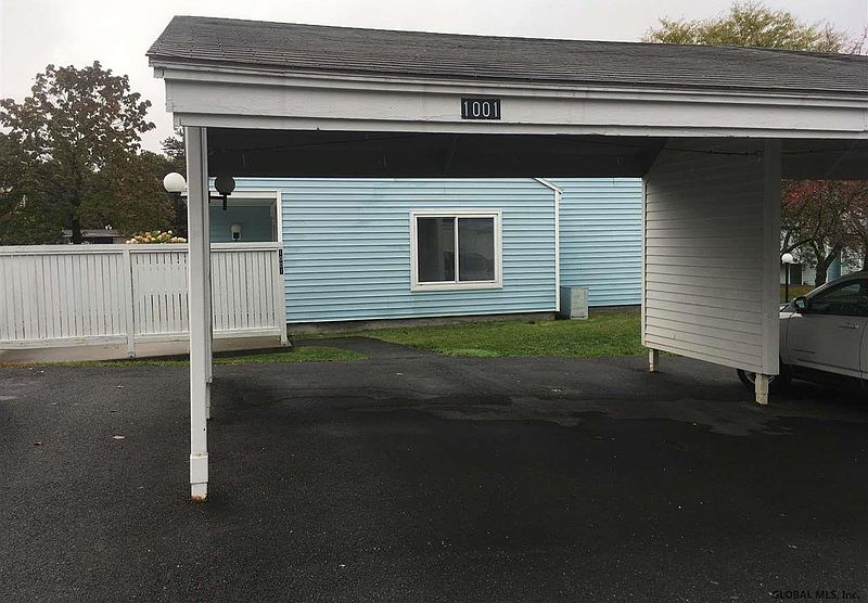 3rd image of 1001 ROCKPORT Court