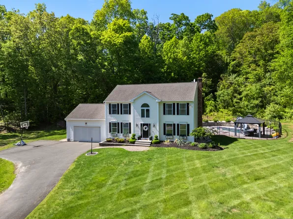 8 Autumn Court, North Branford, CT 06472