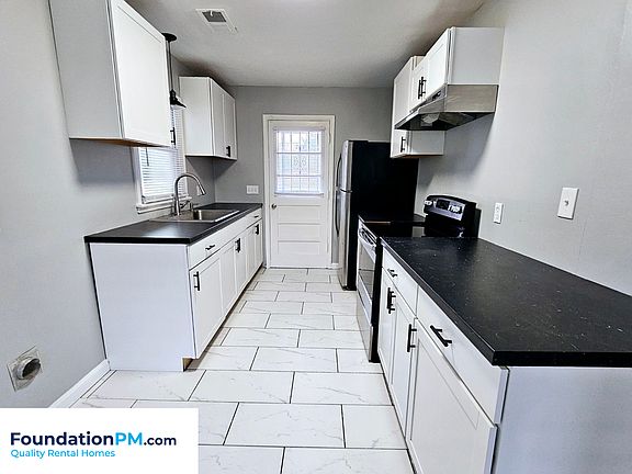 3rd image of 1801 Myrna Ln
