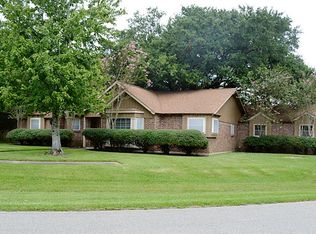 2124 Willow Dell Dr, Seabrook, TX 77586