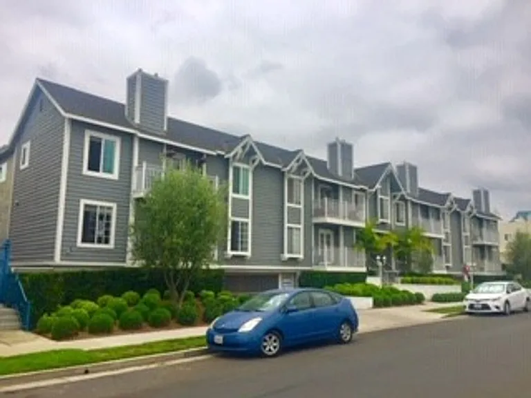 2475 Corinth Apartments — Photo 3