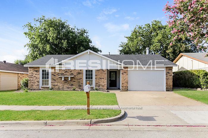 1st image of 802 Sandalwood Ln