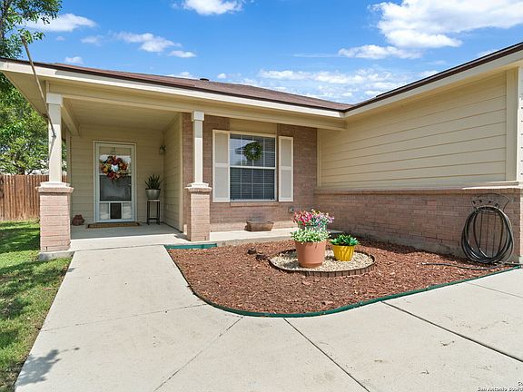 4th image of 200 Willow Crest